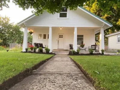 Fully remodeled 1920’s Family size Whole house, 4 bedroom 2.5 bath, 2000 sq ft