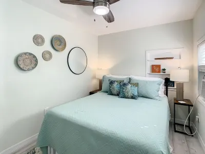 St Pete Charm! 2bd/1ba walk downtown 1st Floor Отели рядом с достопримечательностью «Historic Kenwood»