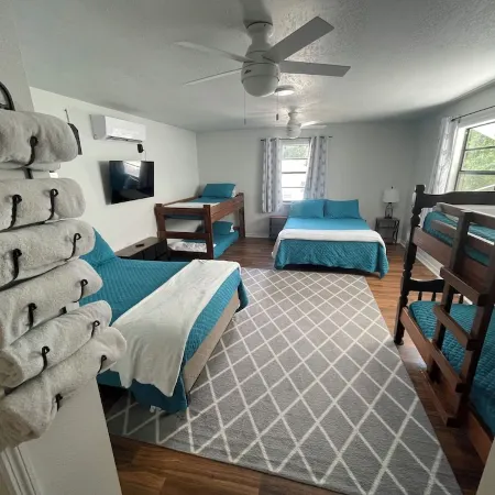 Main River house: Includes Kayaks, Canoe, Game Rm, Weeki Spring behind home,