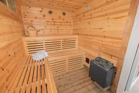 Unwind in Nature's Embrace with Sauna and Hot Tub - WOODLANDS Отели рядом с достопримечательностью «Шанклин в Ventnor Coastal Walk»