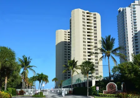Phoenix Towers Condo on the Ocean with Private Beach, Pool and other Accessories