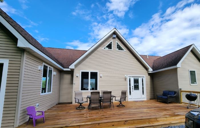 Saratoga house overlooking the lake
