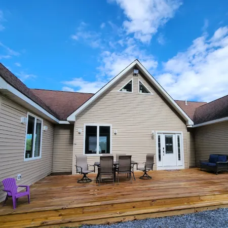 Saratoga house overlooking the lake