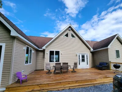 Saratoga house overlooking the lake
