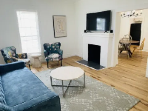 Charm, Comfort and Style, walk to downtown Mena, AR