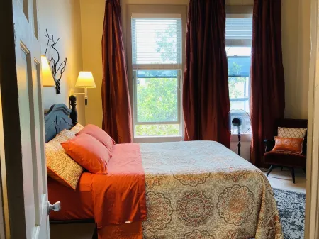 Charming historic loft close to restaurants, shopping and Arkansas river!