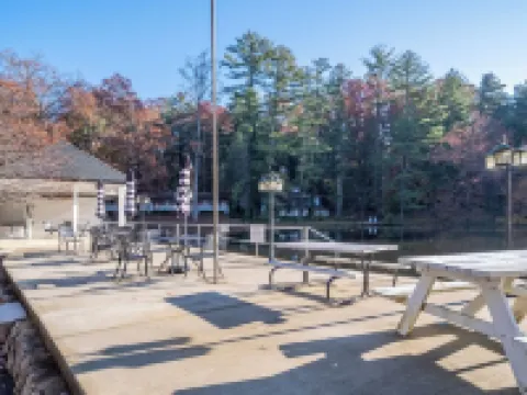 Cozy 1-bedroom condo in charming Flat Rock. Hoteles en Flat Rock