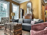 Basil Brook: Colonial-Chic House - near Jay Peak! 몽고메리 호텔