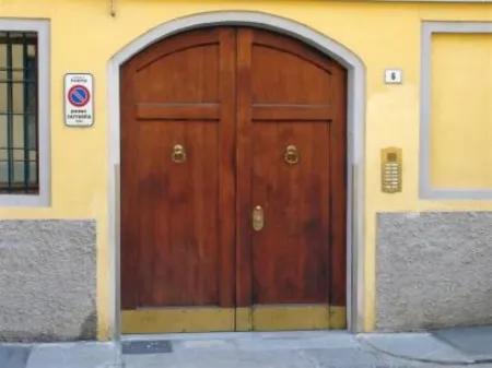 Center, wi-fi, air-conditioned, utilities room and bathroom linen cleaning included.