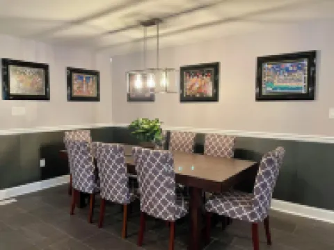 6,000 Sq.ft. 18 Guests, 7-Bed, 6-Bath, Pool, Spa, Outdoor Kitchen, Garden, WIFI.