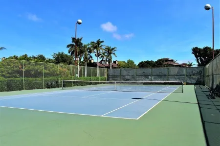 Top-Floor 2-Bed, 2-Bath Retreat with Stunning Ocean & Golf Course Views! Отели рядом с достопримечательностью «Ваиколоа-Виллидж Голф Клаб»