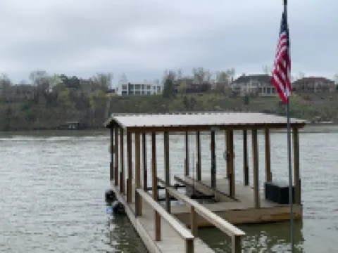 Lake House in Hot Springs with newly remodeled deck on Lake Hamilton
