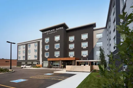 TownePlace Suites Hamilton Отели рядом с достопримечательностью «McMaster University Centre for Continuing Education»