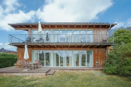 Lakeview 2 Lake Salem child-friendly bathing lake W LAN