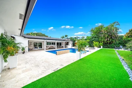 Heated Pool! Private Home+Bikes & Fire Pit! Отели рядом со станцией Delray Beach Tri Rail Station