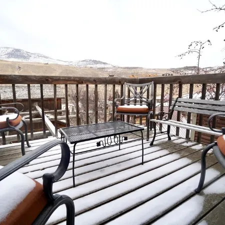 Cozy and Quiet Apt Style Cabin on the Yellowstone River