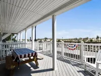 Oceanfront, Pristine 1br 1 Ba Condo, Relax And Rejuvenate By The Sea.