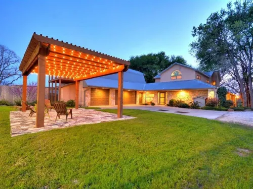 Spacious and Beautiful Riverfront Home!