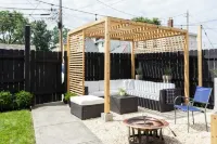 Eclectic Short North Home - Free Parking, Private Backyard, Walk to All - Balcony