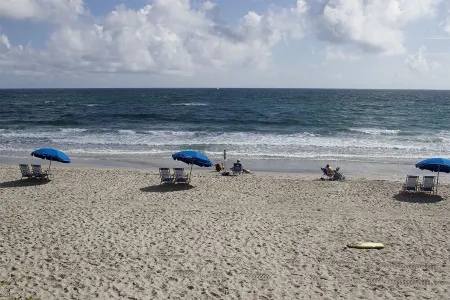 Beach, malls, dining, golf, casinos, pools and more! fun for family and friends