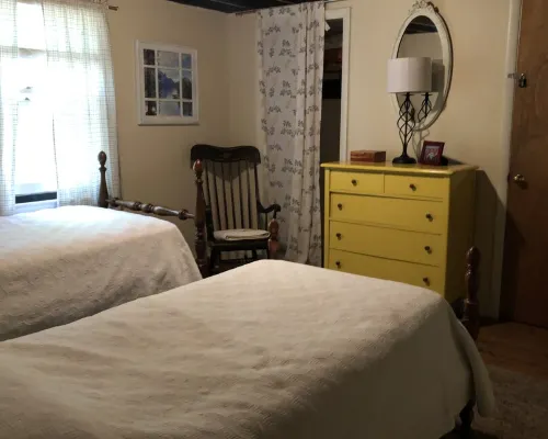 Picturesque Adirondack Lake Home Hotels in Greig