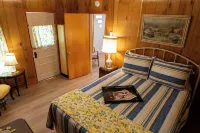 Charming Door County Cottage Steps from Lake Michigan Beach in Jacksonport WI