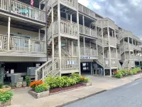 Adorable 2nd Floor Ocean Block Condo Just Steps to Beach & Convention Center! Ocean City Boardwalk, North Atlantic Avenue, Ocean City, MD附近的飯店