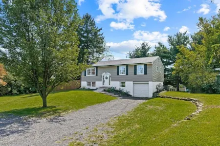 Fenced In Back Yard - Hot tub - King Bed