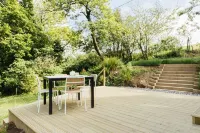 Contemporary Cottage Retreat in Secluded Valley Near Sea. Sleeps 8