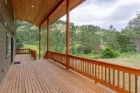 Modern Day Luxury Cabin Living! 4 Bed/4Bath, Hot Tub, 5 Acres, 15 Min to Lvnwrth