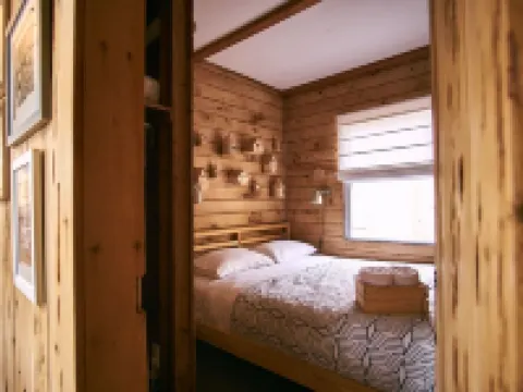 Log Cabin on A Lake with Private Dock & Beach! One Hour from NYC! No Pet Fees! Hotels in Kent