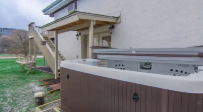 Gorgeous Ski Chalet - 7 miles from Belleayre with hot tub