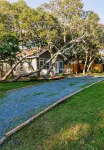 Adorable Cottage By the Sea - Ocean View - 1/2 Block Walk to Beach - Fenced Yard