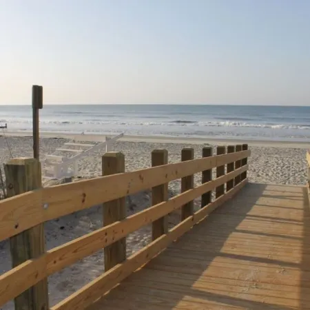 SPACIOUS & PERFECT PLACE TO VACATION AT THE BEACH!
