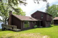 Starlight Deck House: Village house