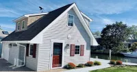 Private Waterfront Loft, Minutes to the Beach