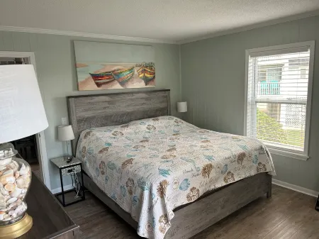 Newly Renovated! Best view of Jinks Creeks. Lots of Amenities. Sleeps 8