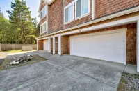 In Heart of Long Beach. Beautiful Ocean View. Walk to beach, Restaurants, Shops.