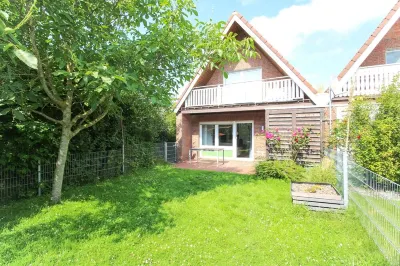 Cozy vacation apartment with fireplace for up to 4 people + toddler and dog Kirche Greetsiel 주변 호텔