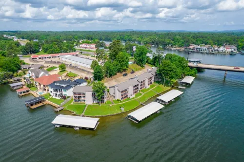 Beautifully remodeled lakefront condo with boat slip