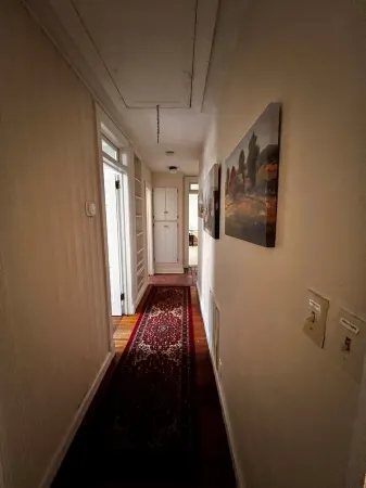 Historic 3-bedroom Cloverdale Home next to Playhouse