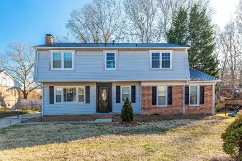 Sleeps 17;2 mins from HPU; Hot Tub; Great for FurnitureMarket