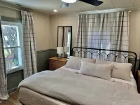 White Little Cottage-Newly Renovated-Pets-Family - 3-Star