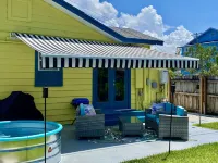 2 Bed/1 Bath Historic Cottage Near the Beach w/ Pool-Bikes-WiFi-Cute & Cozy!