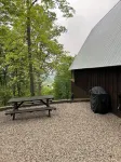 Cherokee Cabin Renovated - Cliff & Lake Views - Cave Run Lake & Red River Gorge فنادق في Menifee County