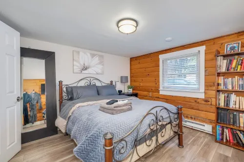 Secluded Pet-Friendly High-Tech Log Cabin in the Woods