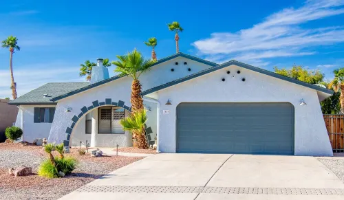 Beautiful pool home retreat, great location & view