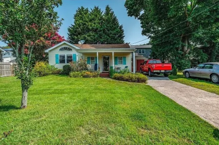 Relaxing 2BR/2BA Entire House, Short Drive from Wildwood & Cape May Beaches