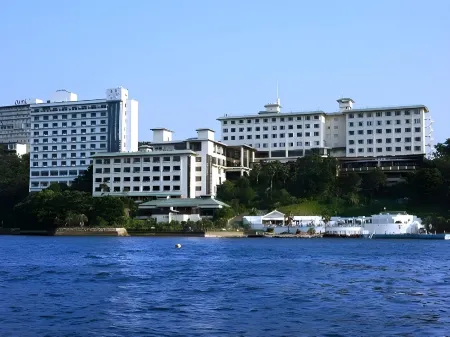 Toba Seaside Hotel Отели рядом с достопримечательностью «Жемчужный остров Микимото»