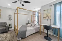 Modern Oasis- Downtown Luxury Stay, Spacious Cozy Home